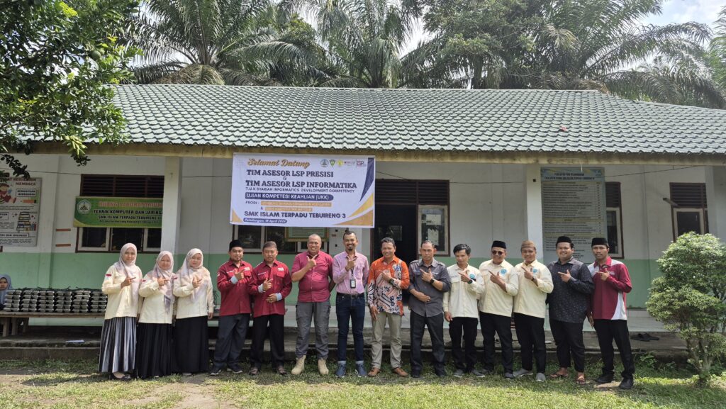 UKK SMK IT Tebuireng 3: Uji Kompetensi Siswa Menuju Generasi Agamis, Terampil, dan Mandiri