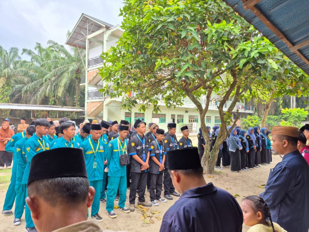 SMK IT Tebuireng 3 Gelar Pelepasan Siswa Magang ke Berbagai Daerah