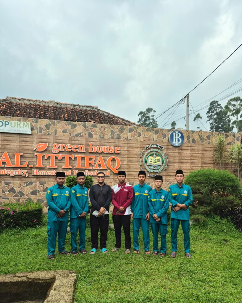 Siswa SMK IT Tebuireng 3 Magang di Pondok Pesantren Al-Ittifaq