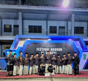 PRESTASI GEMILANG: TIM TEBUIRENG 3 HUBBUN NABI SUKSES RAIH JUARA 2 PADA FESTIVAL HADROH AL-HABSYI
